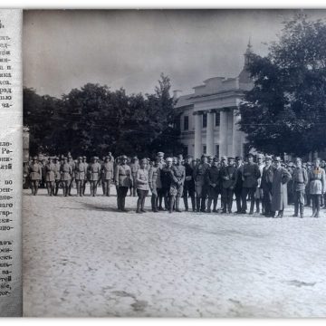 “Трепля простреленным желто-блакитным знаменем, гремя гармоникой…”. Парад в Каменец-Подольском