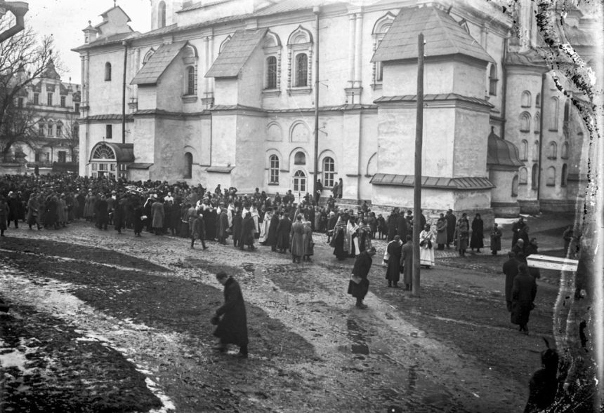 Чому не на колінах? Несколько слов о Нечуй-Левицком